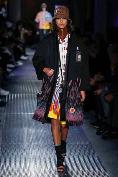 Look 32